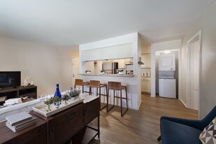 Potomac Vista Apartments in Woodbridge, VA - Building Photo