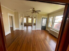 250 Central Ave, Unit Unit 2 in New Bedford, MA - Foto de edificio - Building Photo