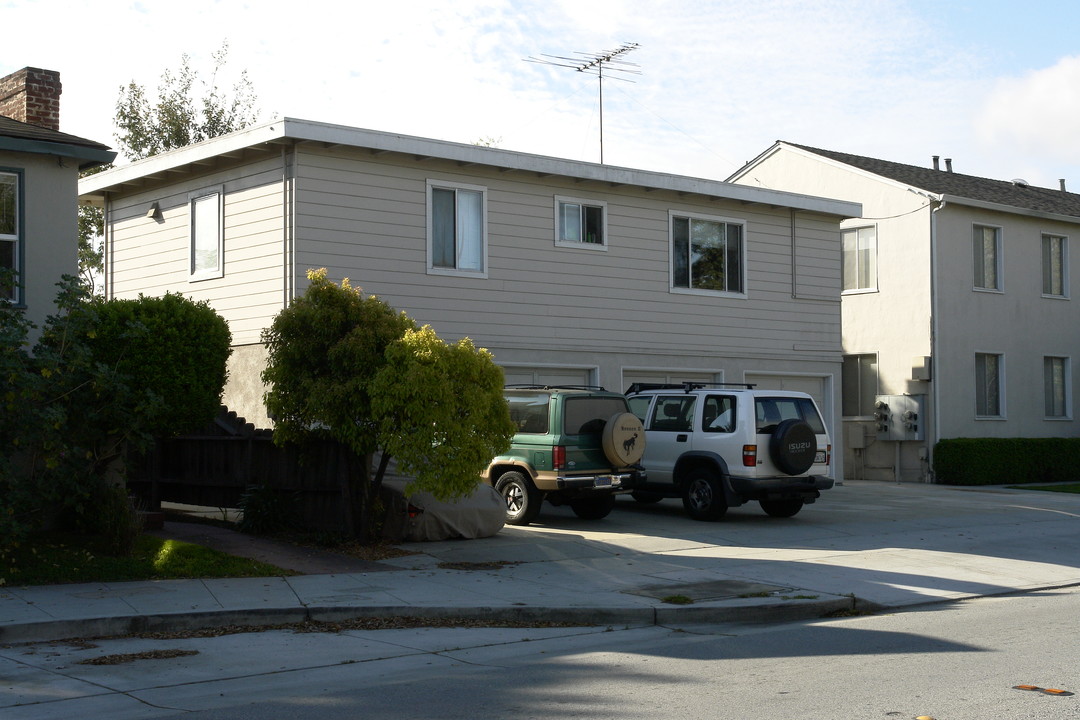 117 James Ave in Redwood City, CA - Foto de edificio