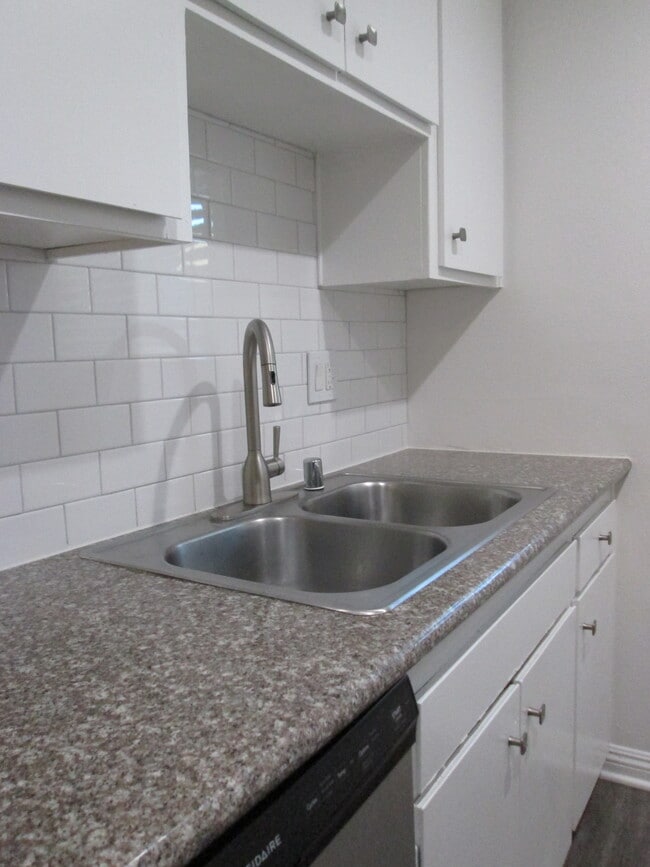 Brentwood Apartments in La Palma, CA - Building Photo - Building Photo
