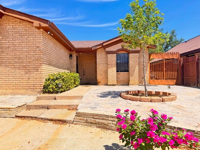 407 Carreta Ct in Laredo, TX - Building Photo - Building Photo