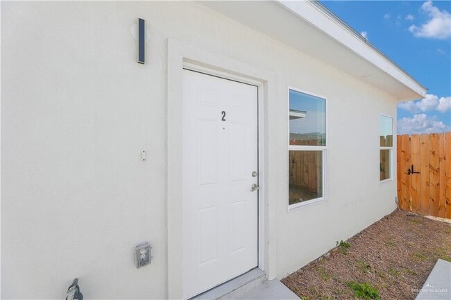 15 S Dahlia St in Pharr, TX - Building Photo - Building Photo