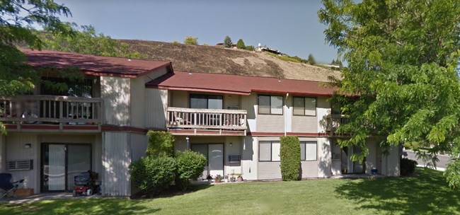 Park Villlage Apartments I & II in Selah, WA - Foto de edificio - Building Photo