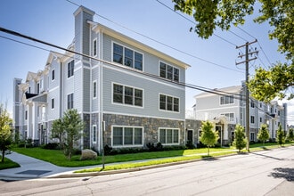 The Sagamore in Port Washington, NY - Foto de edificio - Building Photo