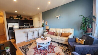 918 W Belmont Ave in Chicago, IL - Building Photo - Building Photo