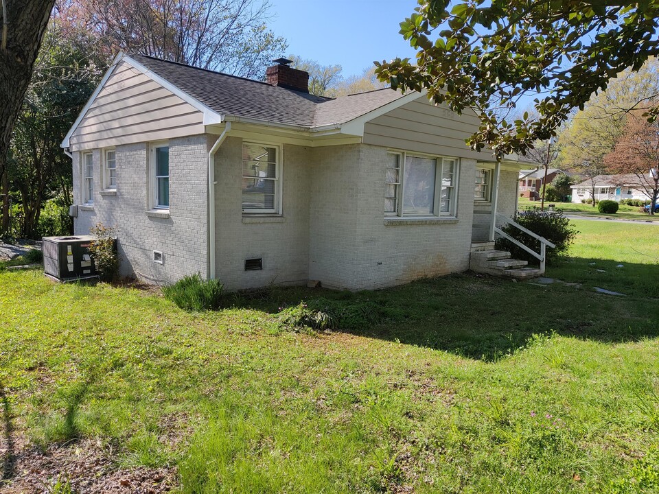 1400 Enderly Rd in Charlotte, NC - Building Photo