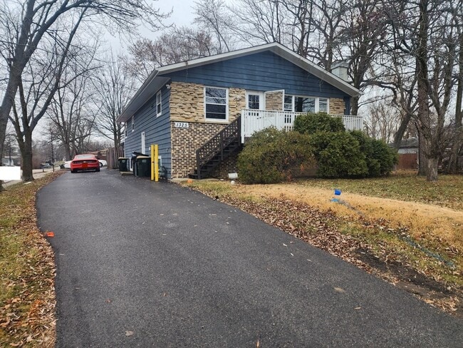 property at 1325 N Glenview Ct