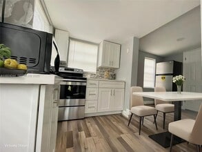 3003 NW 45th St in Miami, FL - Building Photo - Building Photo