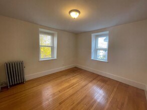 9 Moore St, Unit 2 in Somerville, MA - Foto de edificio - Building Photo