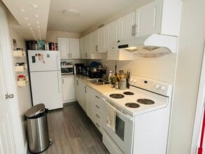 526 Dundas St W in Toronto, ON - Building Photo - Building Photo