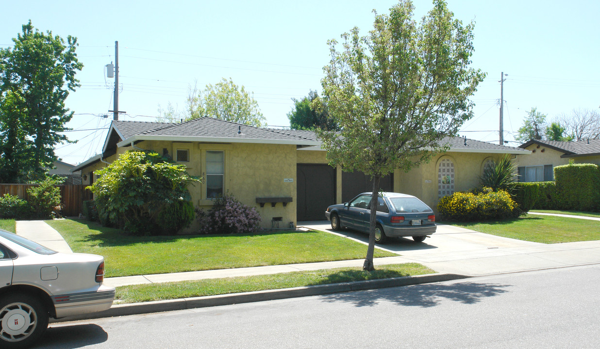 860 Gale Dr in Campbell, CA - Foto de edificio