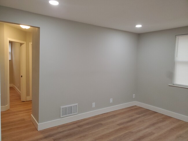 3803 Glenmore Ave, Unit 2 in Baltimore, MD - Building Photo - Building Photo