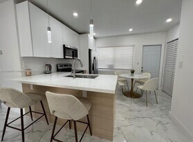 1910 Thomas St in Hollywood, FL - Building Photo