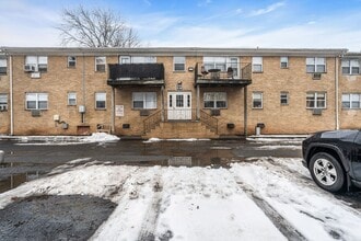 5th Avenue Apartments in Roselle, NJ - Foto de edificio - Building Photo