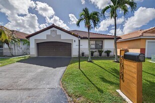 15140 Bristol Ln in Davie, FL - Building Photo