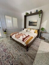 2417 NE 15th Ave in Wilton Manors, FL - Building Photo - Building Photo
