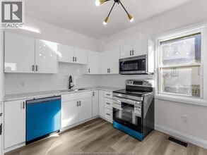 1067 Drouillard Rd in Windsor, ON - Building Photo - Building Photo