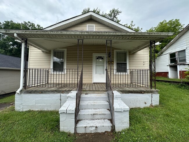 property at 824 Riverview St