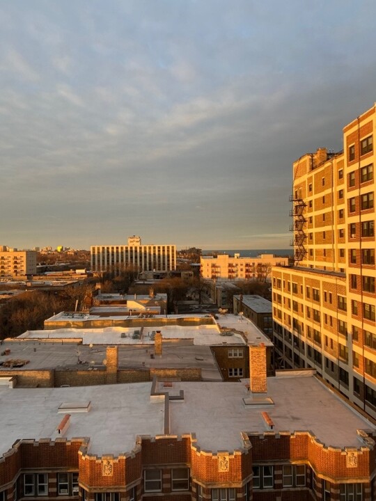 1263 W Pratt in Chicago, IL - Foto de edificio