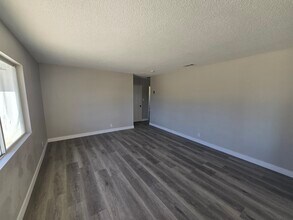 44414 Andale Ave in Lancaster, CA - Building Photo - Building Photo