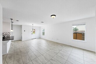 4902 Via Sonoma Trail in Converse, TX - Building Photo - Building Photo