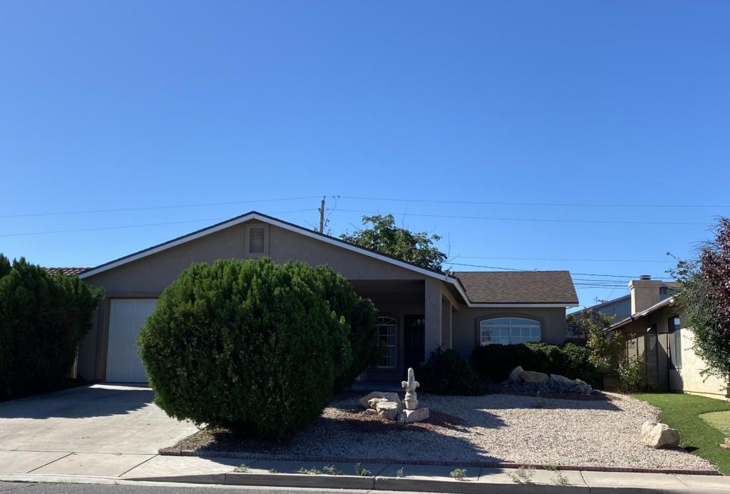 1856 Golden Gate Ave in Kingman, AZ - Building Photo