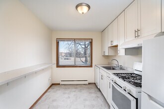 1700/10 Johnson St in Minneapolis, MN - Foto de edificio - Interior Photo