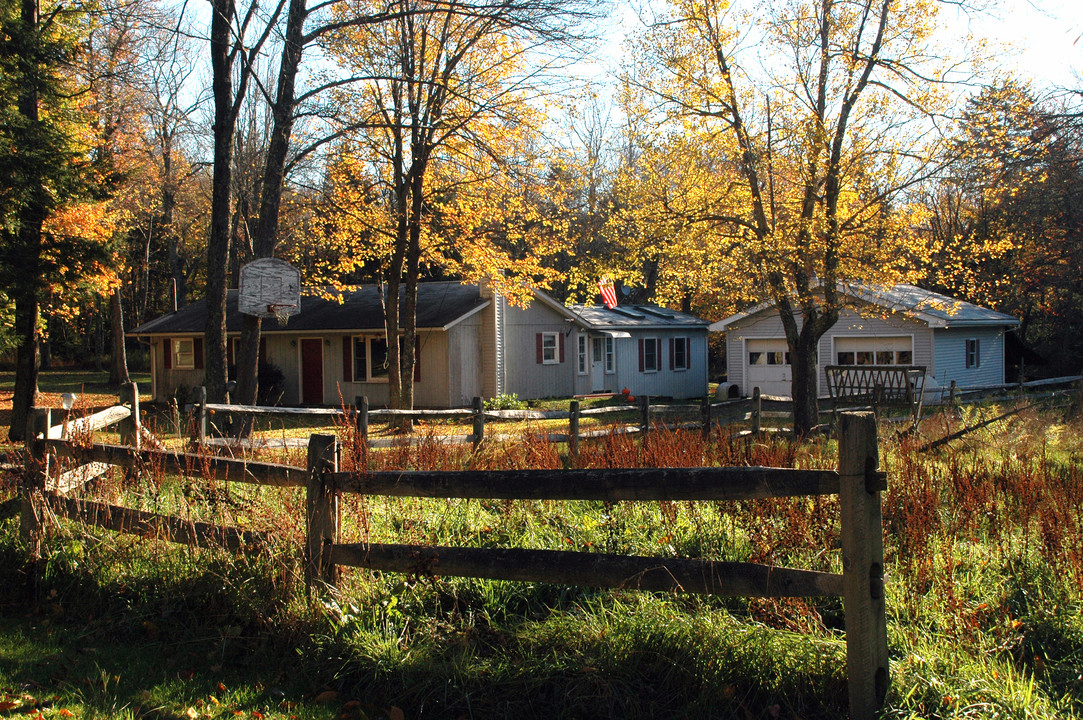 25 Maple St in Tobyhanna, PA - Building Photo