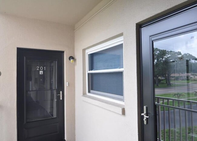 1000 49th St N in St. Petersburg, FL - Building Photo - Building Photo