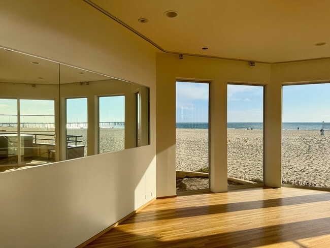 3505 Ocean Front Walk, Unit 3505 in Marina Del Rey, CA - Foto de edificio - Building Photo
