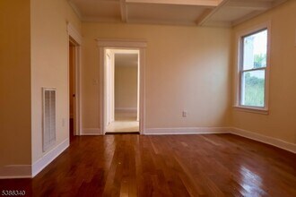 484 S 16th St, Unit 1 in Newark, NJ - Foto de edificio - Building Photo