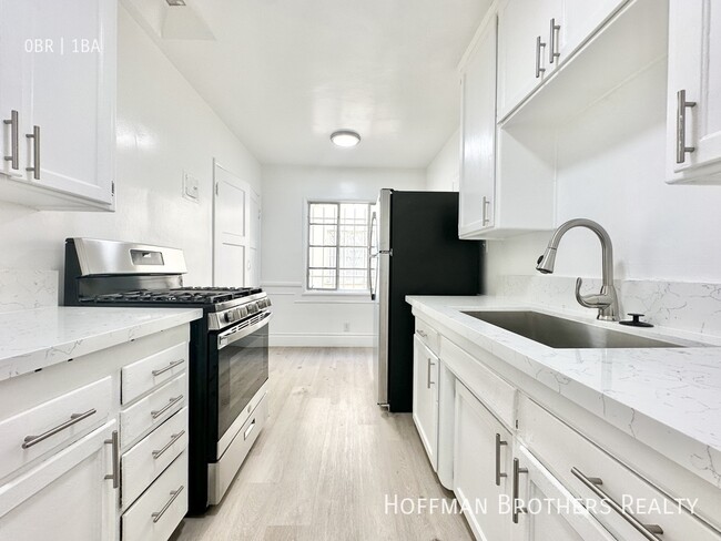 1024 Menlo Ave in Los Angeles, CA - Building Photo - Building Photo