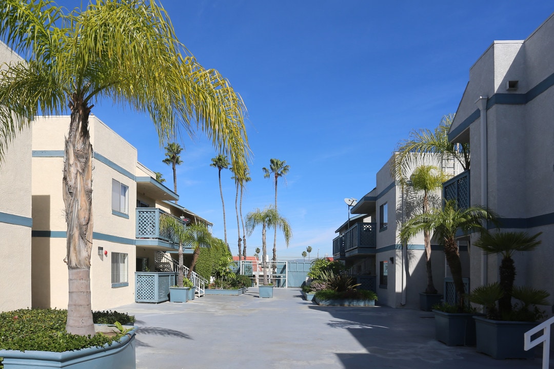 Harbor Village Apartments in Anaheim, CA - Building Photo