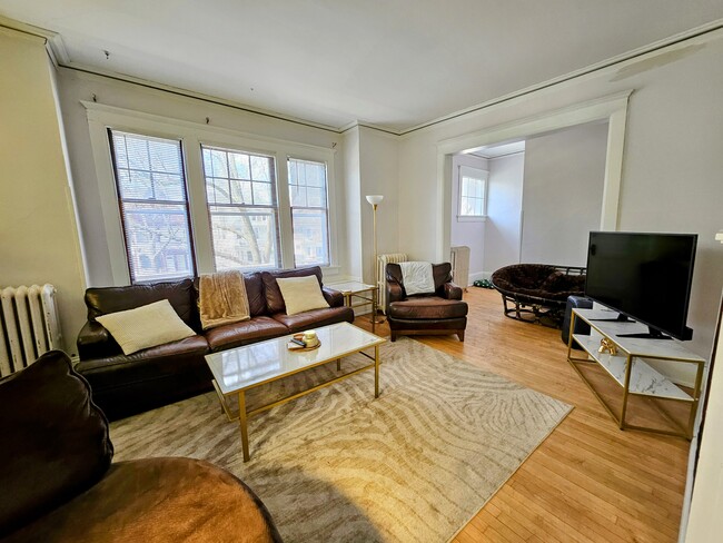 2942 N Frederick Ave, Unit 2942 in Milwaukee, WI - Foto de edificio - Building Photo