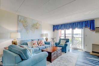 1315 Capella S, Unit 1315 in Newport, RI - Building Photo - Building Photo