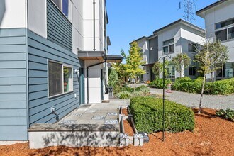 4244 S Greenbelt Station Dr in Seattle, WA - Foto de edificio - Building Photo