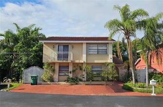 11520 SW 33rd Terrace in Miami, FL - Foto de edificio - Building Photo