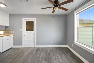 506 Trinity St in Anahuac, TX - Building Photo - Building Photo