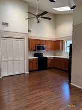778 Live Oak Dr in Inez, TX - Foto de edificio - Building Photo