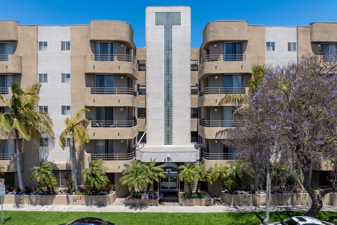 8715 in Los Angeles, CA - Building Photo