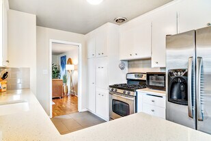 5100 6th Ave NW in Seattle, WA - Building Photo