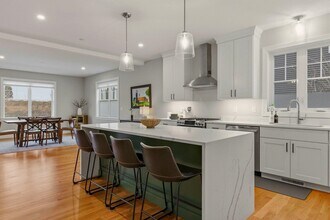 40 Sage Ln in Portsmouth, NH - Building Photo - Building Photo