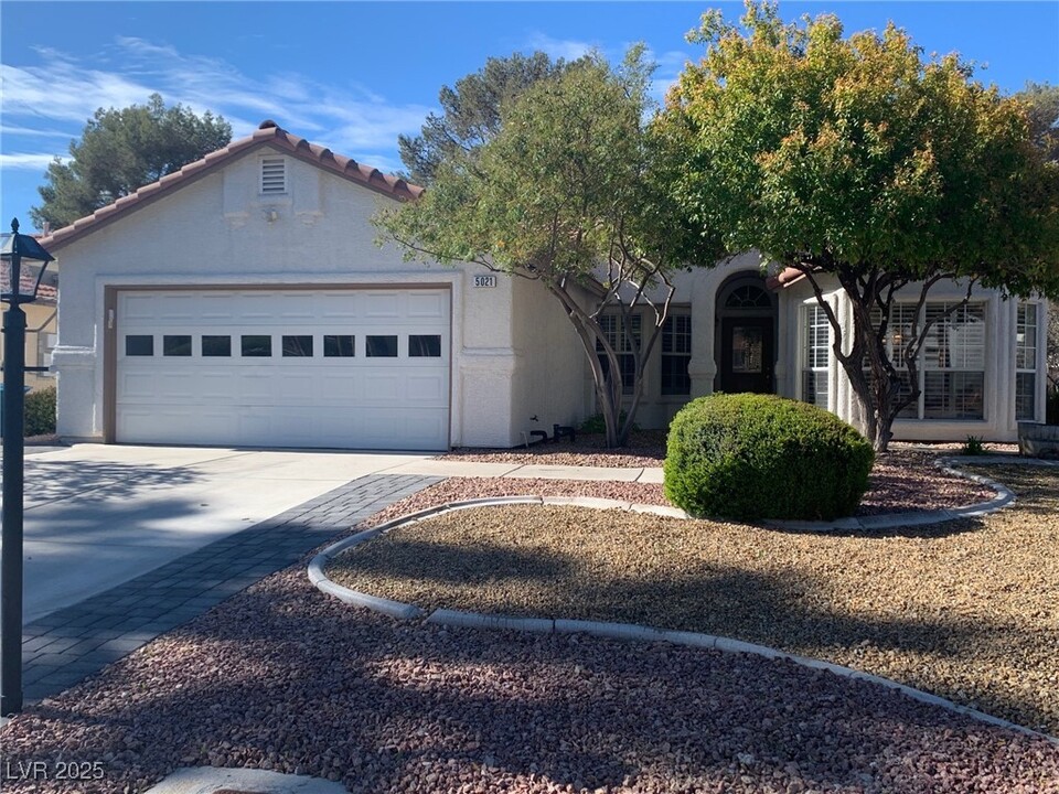 5021 Glenarden Dr in Las Vegas, NV - Building Photo