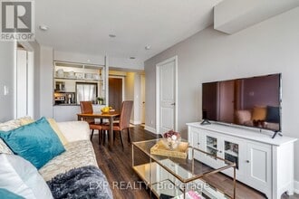 2 Eva Rd in Toronto, ON - Building Photo - Building Photo