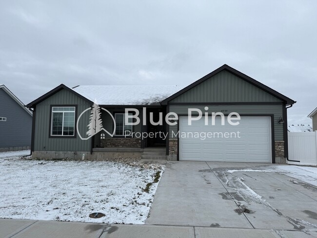 4335 N Dudley Ave in Ammon, ID - Building Photo - Building Photo