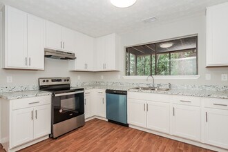 6740 Creekmoor Ln in Riverdale, GA - Building Photo - Building Photo