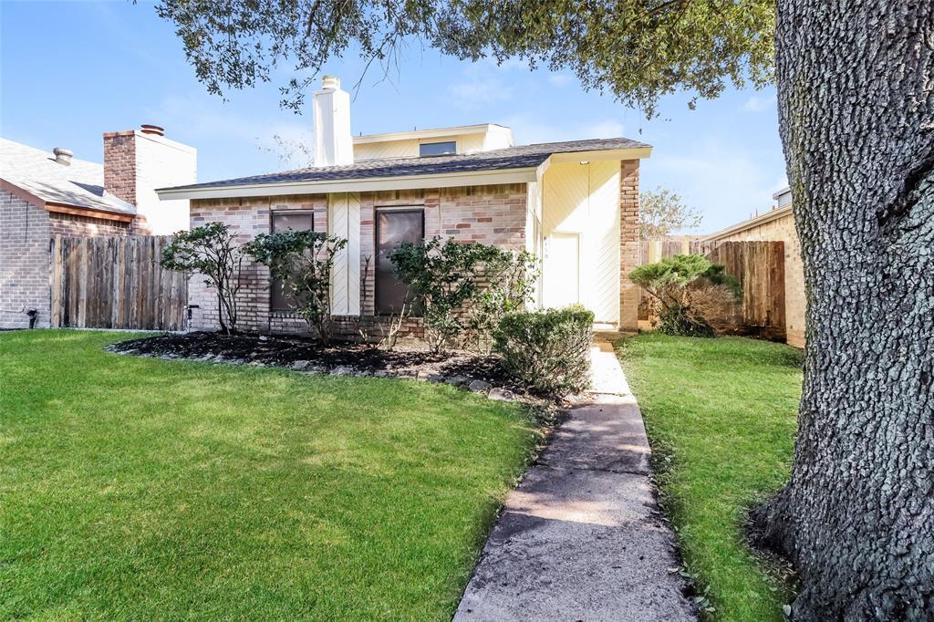 6450 Dellfern Dr in Houston, TX - Building Photo