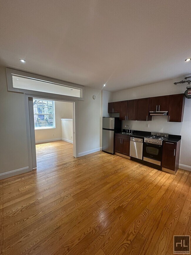 207-209-209 W 11th St