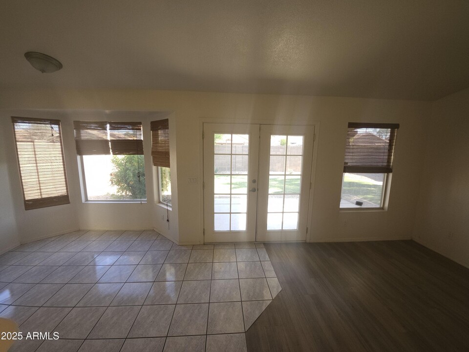 1321 W Butler Dr in Chandler, AZ - Building Photo