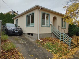 317 N Beech St in Portland, OR - Building Photo